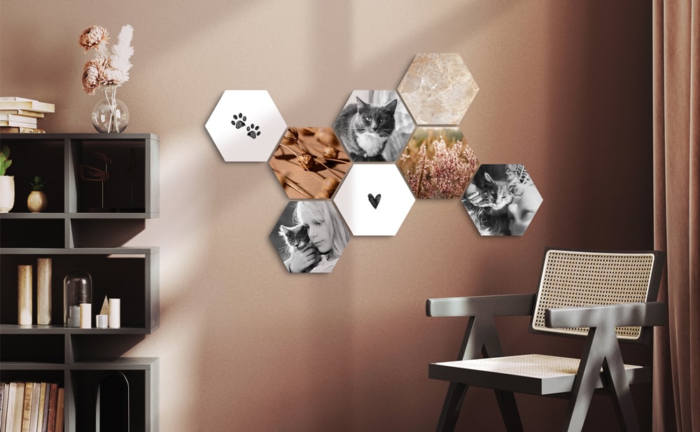 Gestalten Sie eine individuelle Wandcollage mit Shapes® — modulare Fotokacheln im modernen Sechseck-Design. Leicht anzuordnen, erweiterbar und persönlich.
