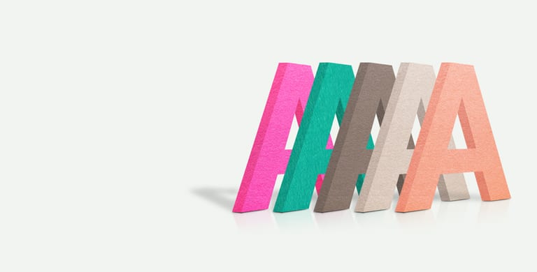 Filz-Buchstaben zum konfigurieren aus 8 tollen Schriftarten und 15 angesagten Farben, die zu jedem Interieur passen. Rosa und brauner Filz.